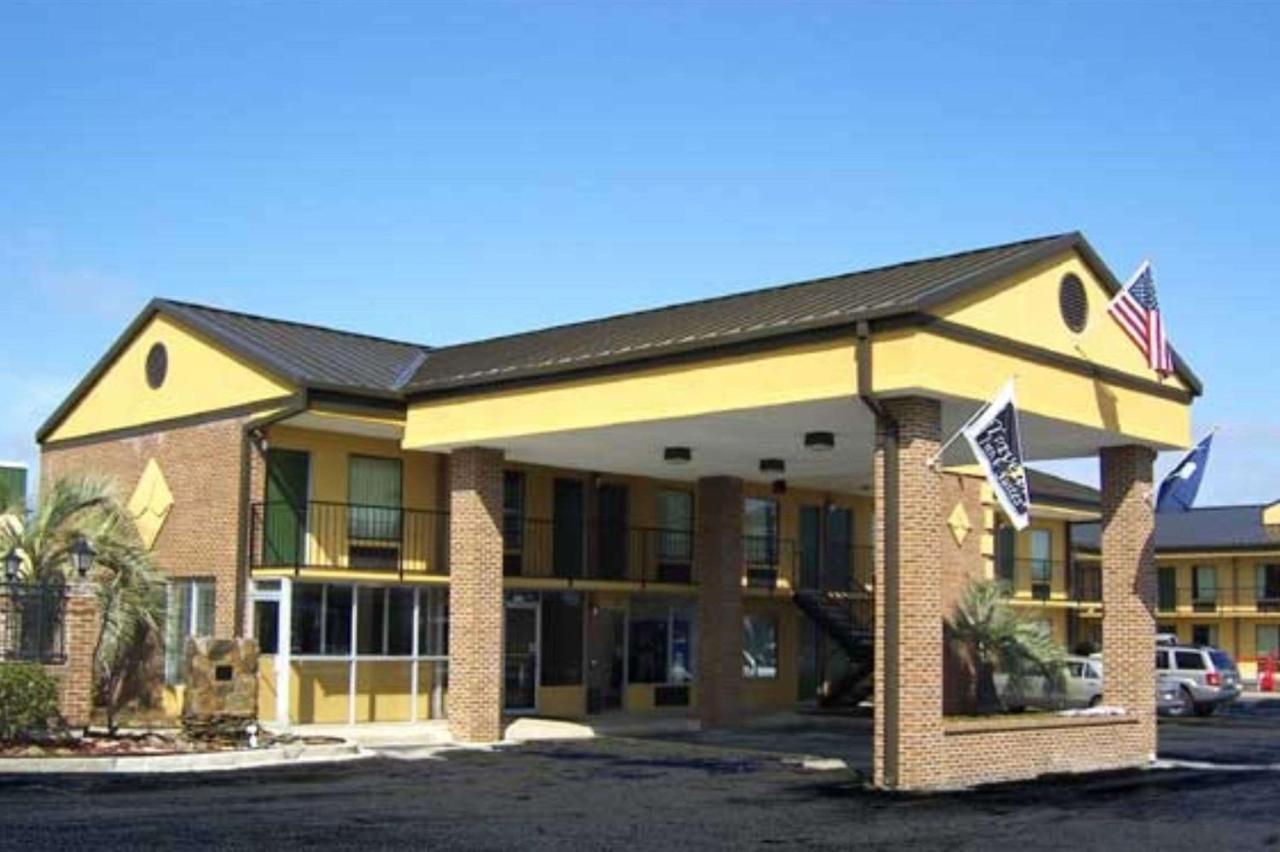 Travelers Inn & Suites 섬터 외부 사진