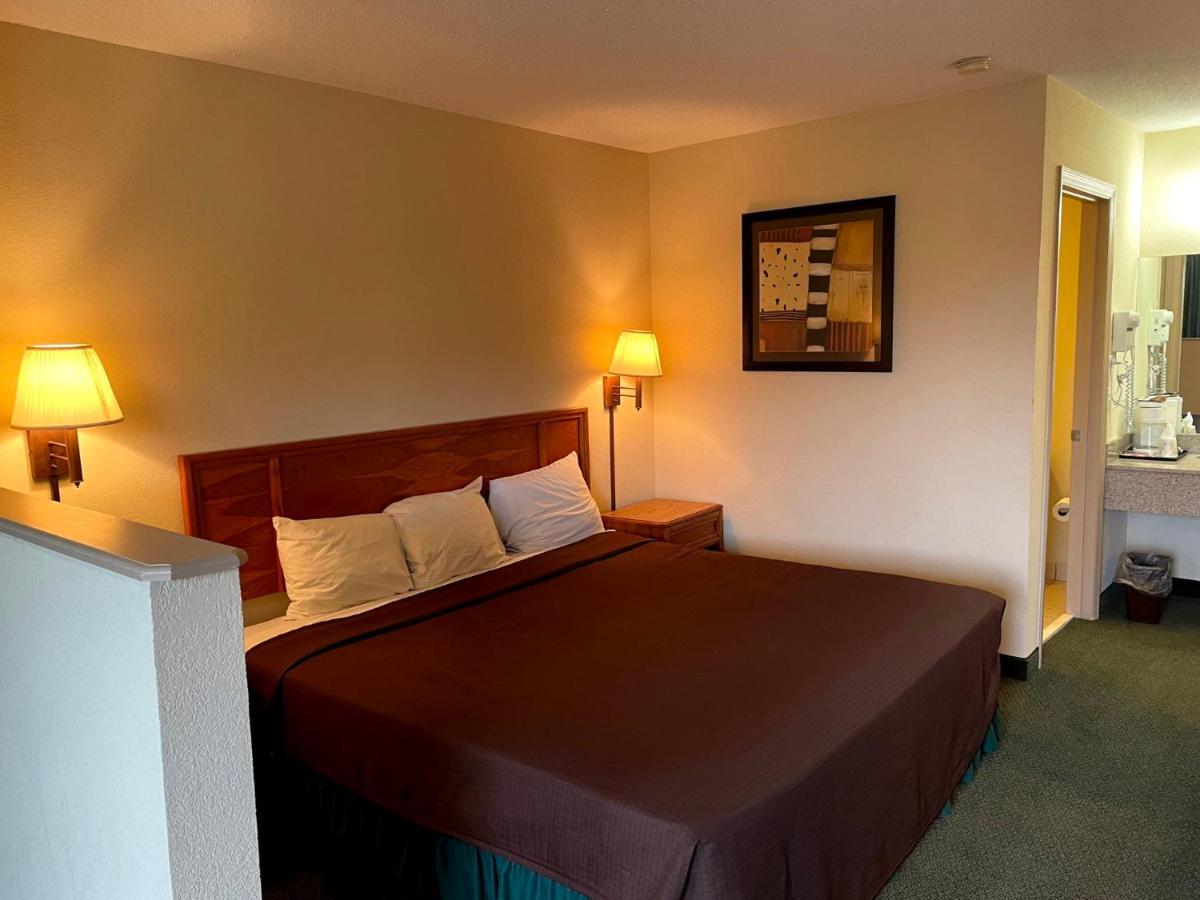Travelers Inn & Suites 섬터 외부 사진