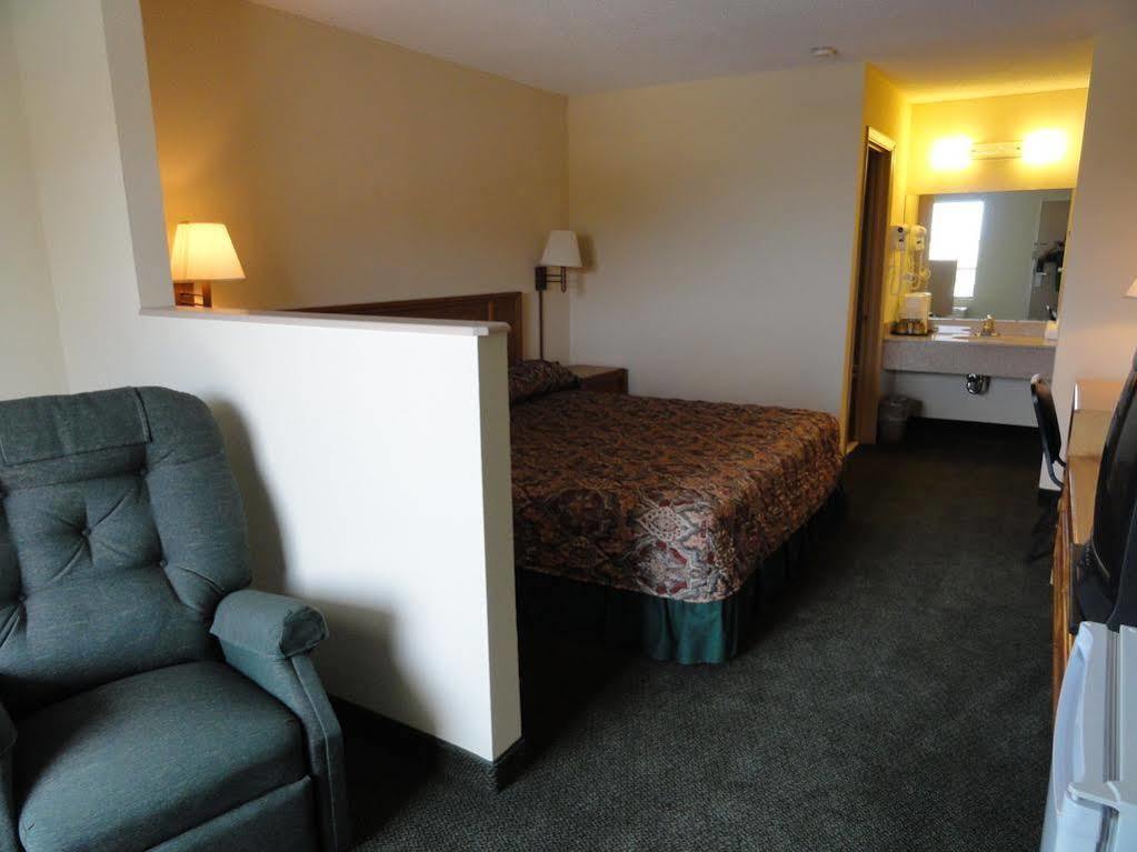 Travelers Inn & Suites 섬터 외부 사진